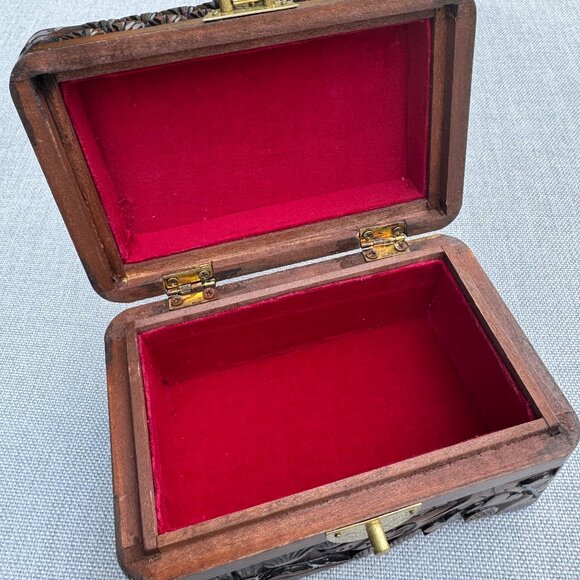Vintage Carved Wooden Jewelry Trinket Box Floral and Bird Brown Red Lining - Picture 5 of 8